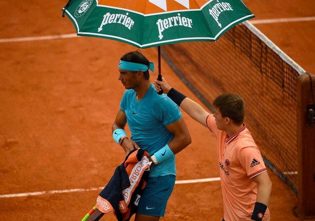 Những cơn mưa lại giúp Nadal vượt khó. (Nguồn: Getty Images)