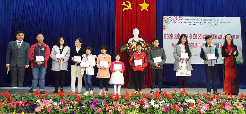 Tọa đàm "Phát huy truyền thống tốt đẹp trong gia đình Việt Nam"