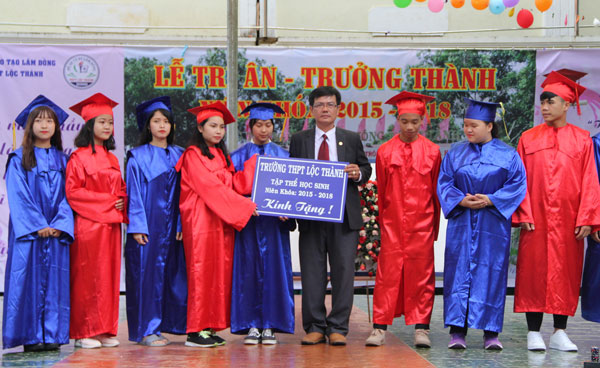 Học sinh trường THPT Lộc Thành gửi lời tri ân các thầy cô giáo