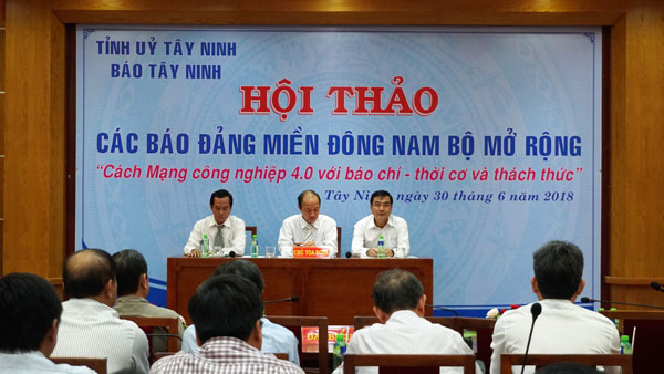 Chủ trì hội thảo