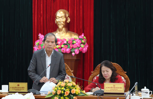 Đồng chí Nguyễn Xuân Tiến phát biểu tại buổi làm việc
