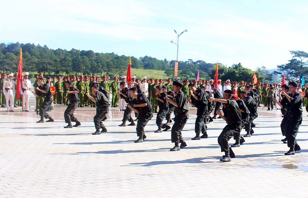 Tăng cường vững chắc khu vực phòng thủ trong tình hình mới