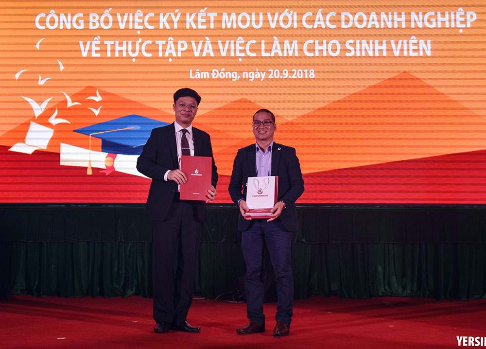 Việc ký kết về thực tập và việc làm giúp sinh viên Đại học Yersin yên tâm hơn trong học tập, nhà trường cũng nỗ lực hơn trong việc nâng cao chất lượng đào tạo. Ảnh: T.H