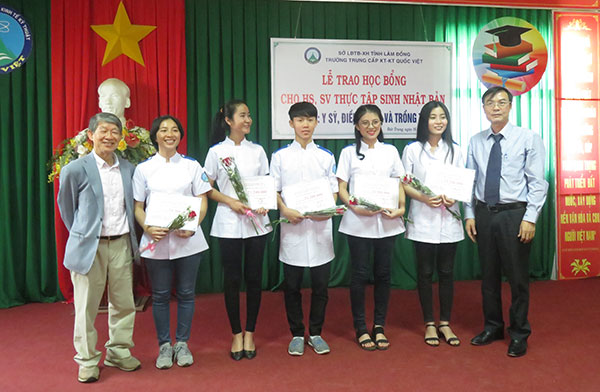 Trường Trung cấp KTKT Quốc Việt tặng học bổng cho sinh viên thực tập sinh tại Nhật Bản