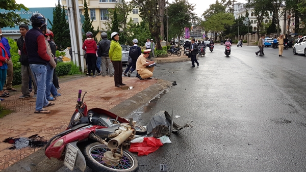 Đà Lạt: Ô tô gây tai nạn liên hoàn, 4 người bị thương