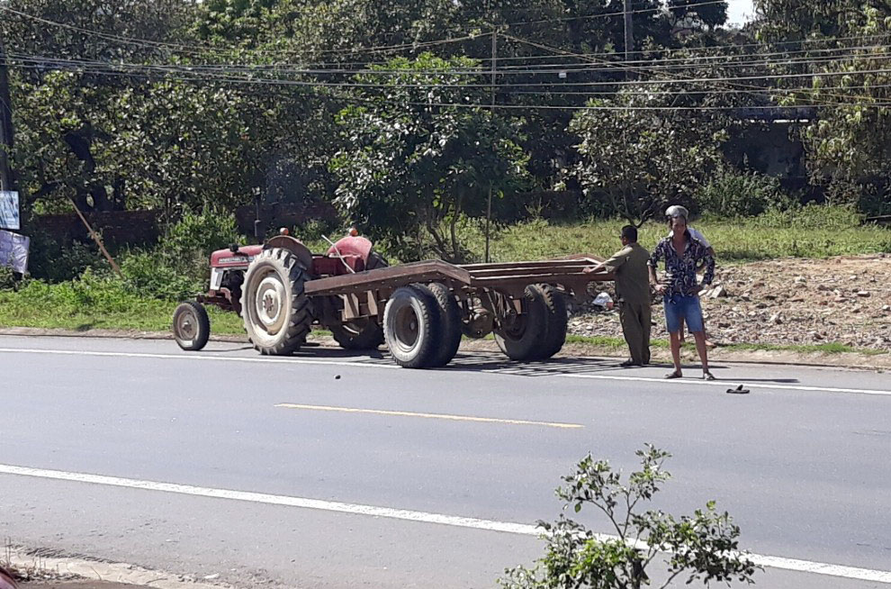 Xe máy tông vào máy cày, nam thanh niên tử vong tại chỗ