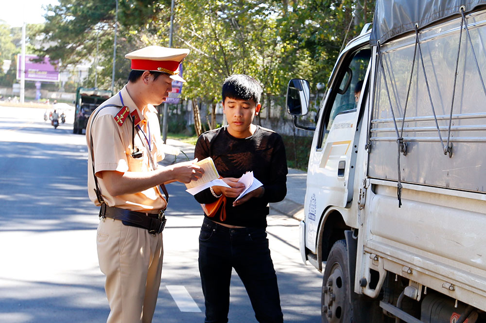 Ðà Lạt: Phạt "nóng" vi phạm giao thông qua camera an ninh