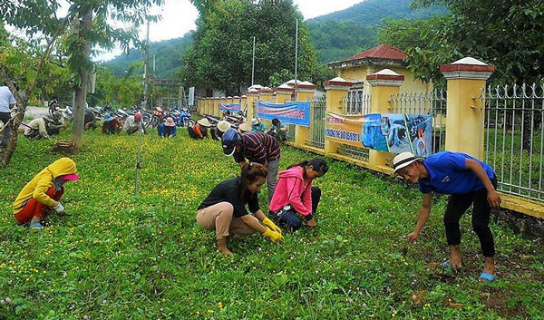 Tuổi trẻ Đạ Huoai chung tay bảo vệ môi trường