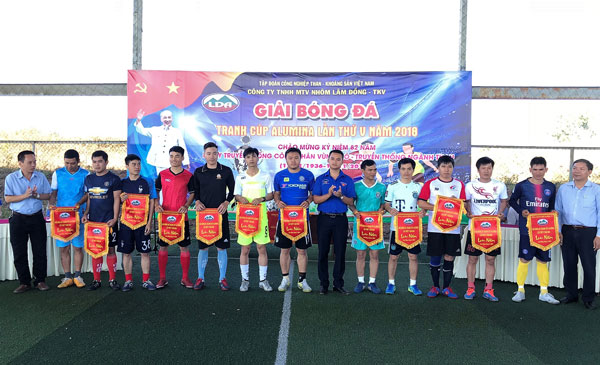 12 đội tham gia Giải bóng đá tranh Cup Alumin lần thứ V