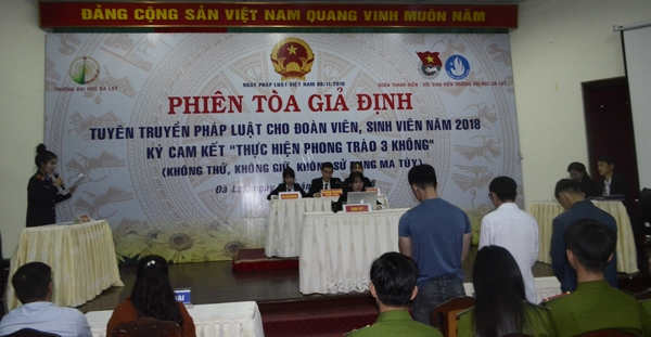 Hơn 1.000 sinh viên Đại học Đà Lạt tham dự Phiên tòa giả định