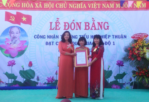 Trường Tiểu học Hiệp Thuận đón nhận Bằng công nhận đạt chuẩn quốc gia mức độ I