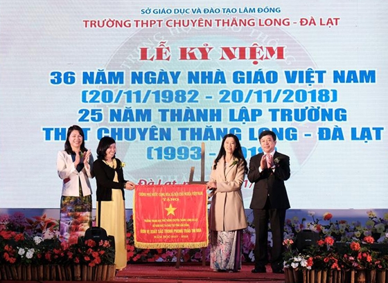 Lãnh đạo tỉnh thăm và chúc mừng các cơ sở giáo dục nhân ngày Nhà giáo Việt Nam