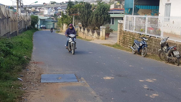 Hiện trường hố ga đã được lắp lại nắp, đảm bảo ATGT cho phương tiện lưu thông