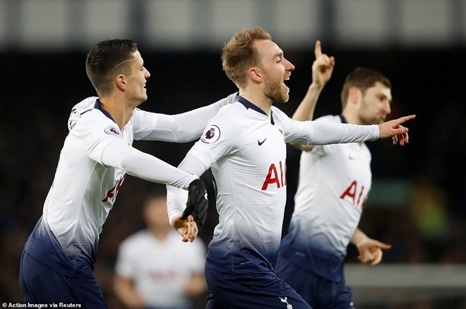 Tottenham thắng hủy diệt trước Lễ Giáng sinh