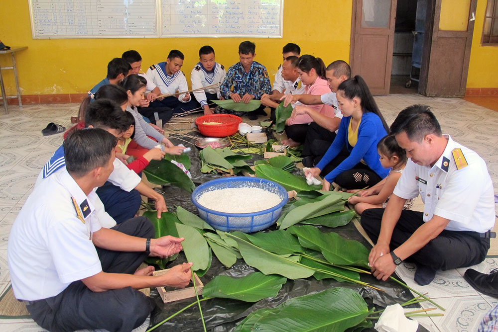 Nấu bánh chưng nơi trùng khơi Trường Sa