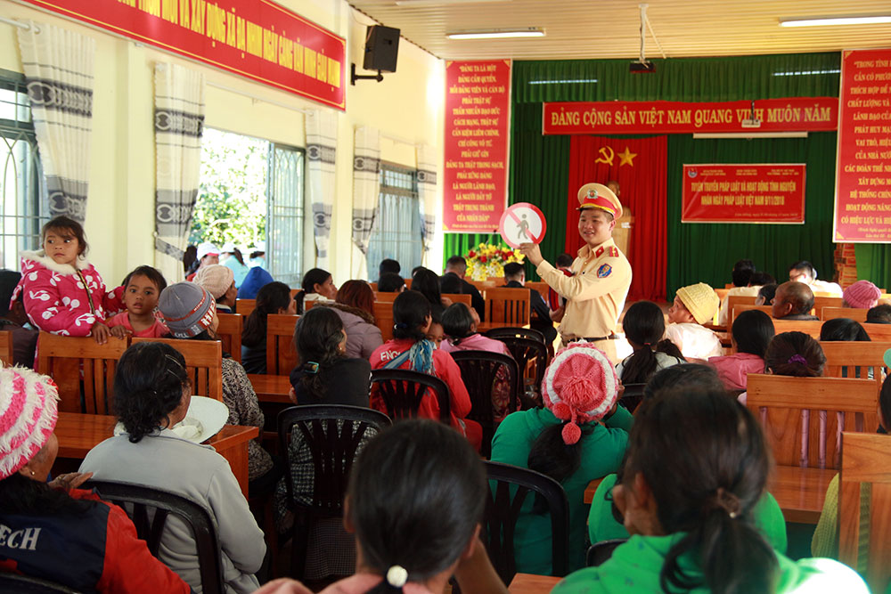 Ðoàn Thanh niên tham gia đảm bảo trật tự an toàn giao thông