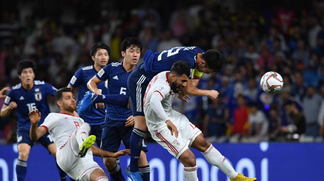 Một pha tranh bóng của cầu thủ hai đội. (Nguồn: the-afc.com/asiancup)