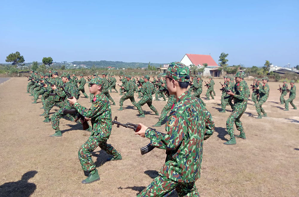 Những ngày đầu dưới mái nhà chung