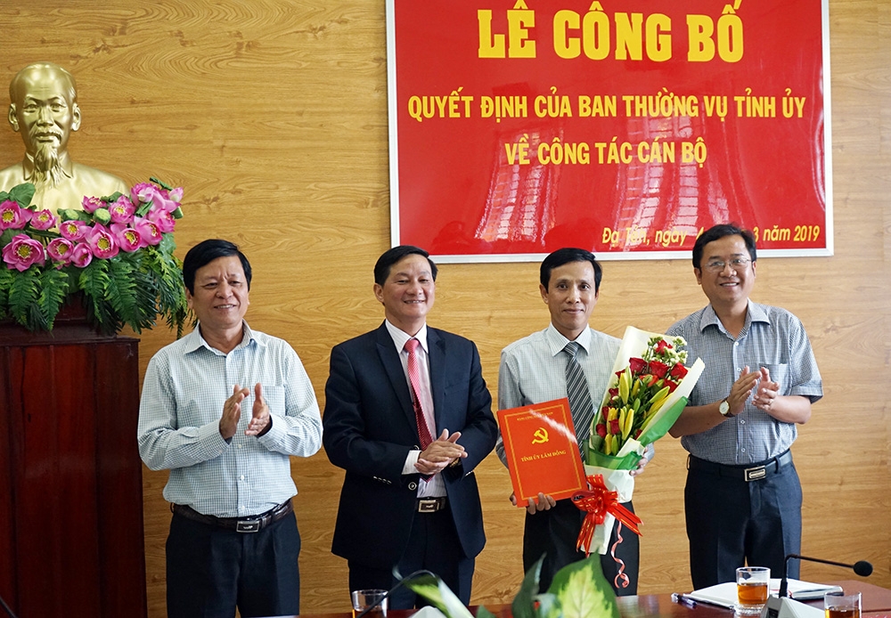 Trao các quyết định chuẩn y chức vụ Phó Bí thư Huyện ủy Đạ Tẻh, Bảo Lâm