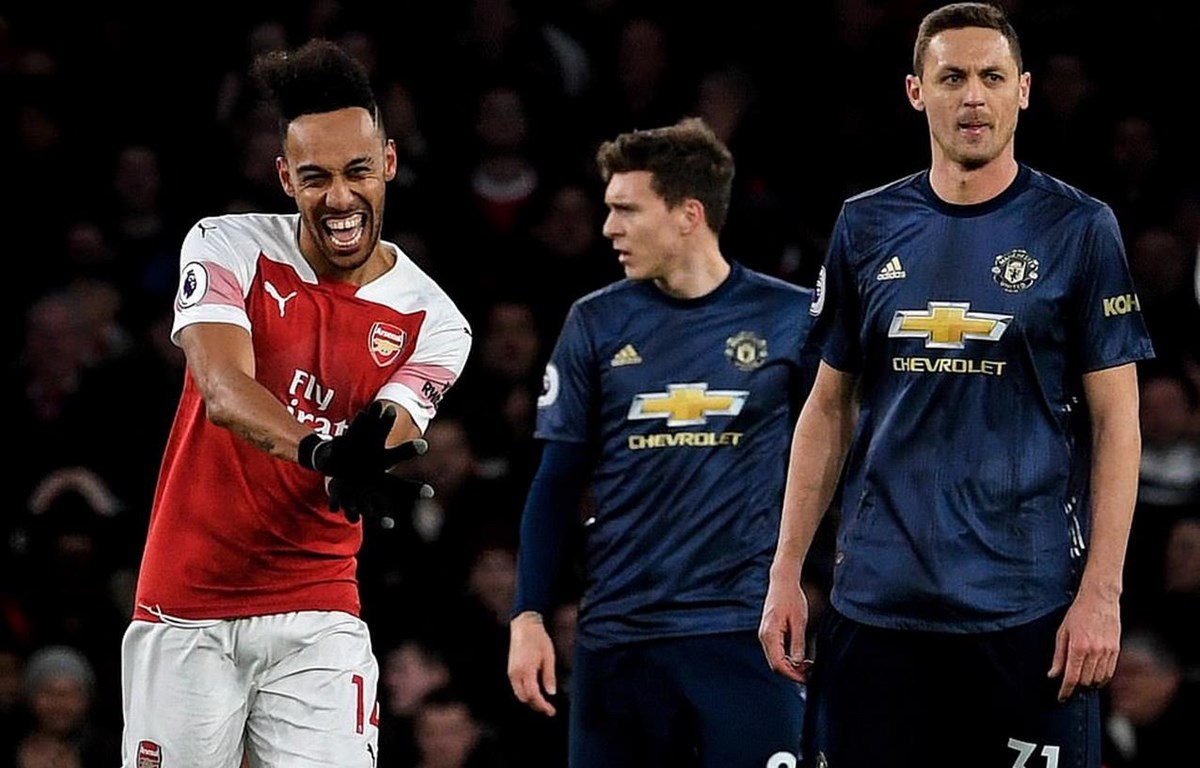 Premier League: Arsenal đá bay M.U khỏi tốp 4, Chelsea mất điểm