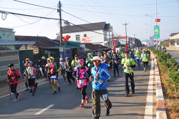 Kết thúc Giải Siêu Marathon Quốc tế- Dalat Ultra Trail 2019 tại Đà Lạt: Hai VĐV nam và nữ người Úc đều về đầu nội dung Siêu Marathon 70 km xuyên rừng