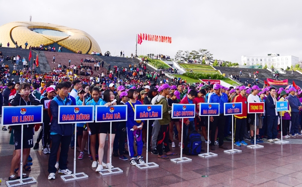 Hơn 2.000 người tham gia Ngày chạy Olympic vì sức khoẻ toàn dân; Gần 400 VĐV tham gia Giải Việt dã vô địch tỉnh và Giải Việt dã  truyền thống 26/3