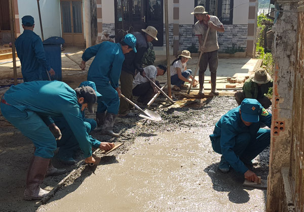 Di Linh làm công tác dân vận tại xã Bảo Thuận