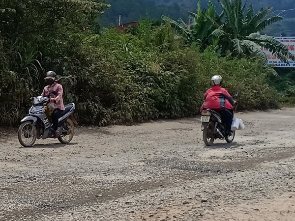 Đường tan hoang, dân và khu công nghiệp lo lắng