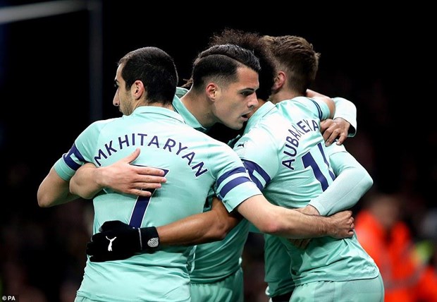 Thắng may Watford, Arsenal trở lại tốp 4 Premier League