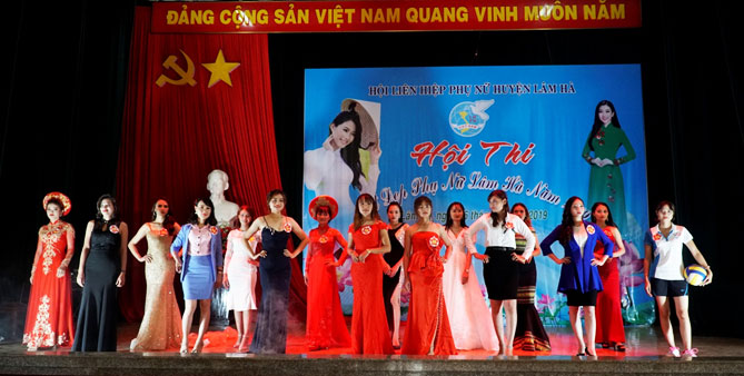 Phần thi trang phục tự chọn của các thí sinh