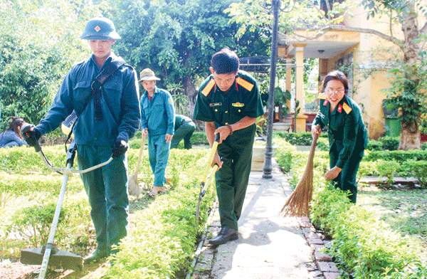 Học tập và làm theo Bác, xây dựng đơn vị chính quy, vững mạnh toàn diện