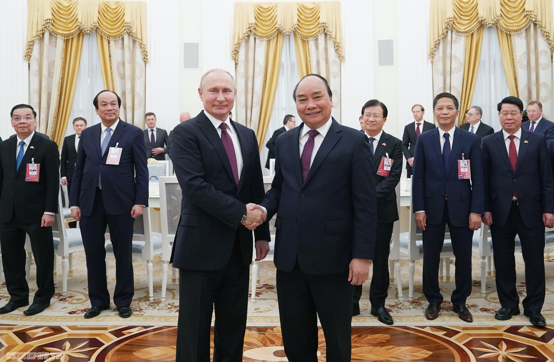 Thủ tướng Nguyễn Xuân Phúc hội kiến Tổng thống Nga Vladimir Putin