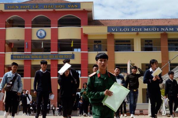 Sau khi thi xong bài thi tổ hợp Khoa học tự nhiên, một số thí sinh tự do đã hoàn thành kỳ thi THPT quốc gia 2019