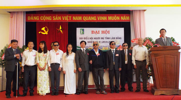 Hướng tới không còn người mù nghèo đói, thất học, không có việc làm