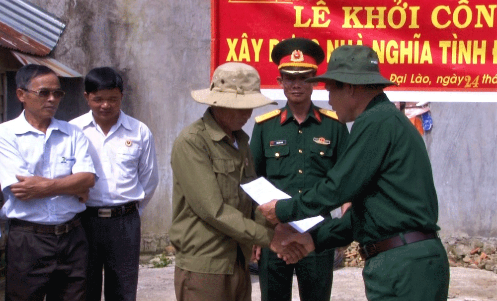 Hội CCB TP Bảo Lộc trao Quyết định hỗ trợ xây “Nhà Nghĩa tình đồng đội” cho gia đình ông Nuôi