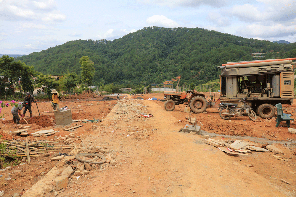 Trên lô đất nông nghiệp bà Ái đã cho làm hệ thống đường nội bộ đấu nối trái phép vào quốc lộ 20