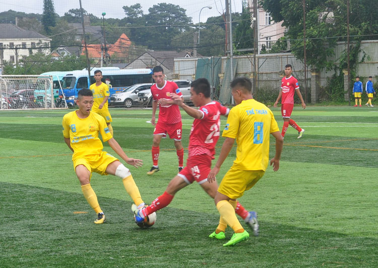 Thắng 2-0 trước Nam Định tại Đà Lạt, Lâm Đồng vẫn phải chờ đến lượt cuối để xác định vé vào chung kết