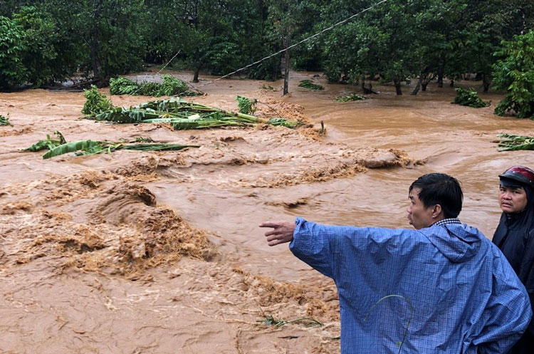 Nước lũ càn quét tại địa bàn thị trấn Đạ M’ri