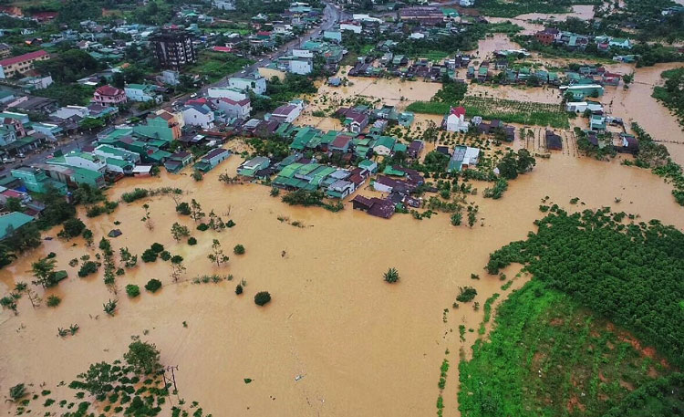 Bảo Lộc tan hoang trong lũ