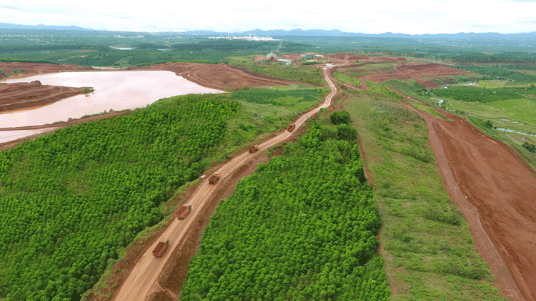 Đảm bảo khai thác quặng bauxite mùa mưa bão