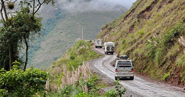 Tuyến đường nằm ở Costa Rica là một trong những chặng nguy hiểm hàng đầu, thách thức các tay lái vững. Trên đoạn đường này, bạn sẽ phải vượt qua “Đỉnh tử thần” (Summit of Death) ở độ cao 3.335 m. Đây là điểm cao nhất của đại lộ Pan-American ở khu vực Trung Mỹ. Do đó, cung đường này thu hút rất nhiều tín đồ ưa mạo hiểm và những người đam mê phượt. (Ảnh: Somanyhorses).