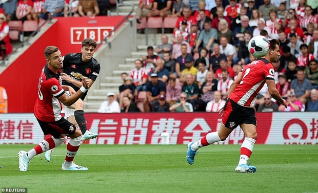 Daniel James ghi bàn mở tỷ số cho Manchester United.