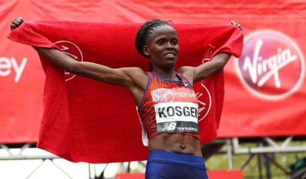 Brigid Kosgei phá kỷ lục thế giới trên đường đua bán marathon