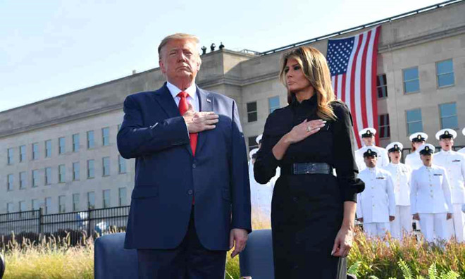   Tổng thống Donald Trump và đệ nhất phu nhân Melania Trump tại sự kiện tưởng niệm ở Washington D.C