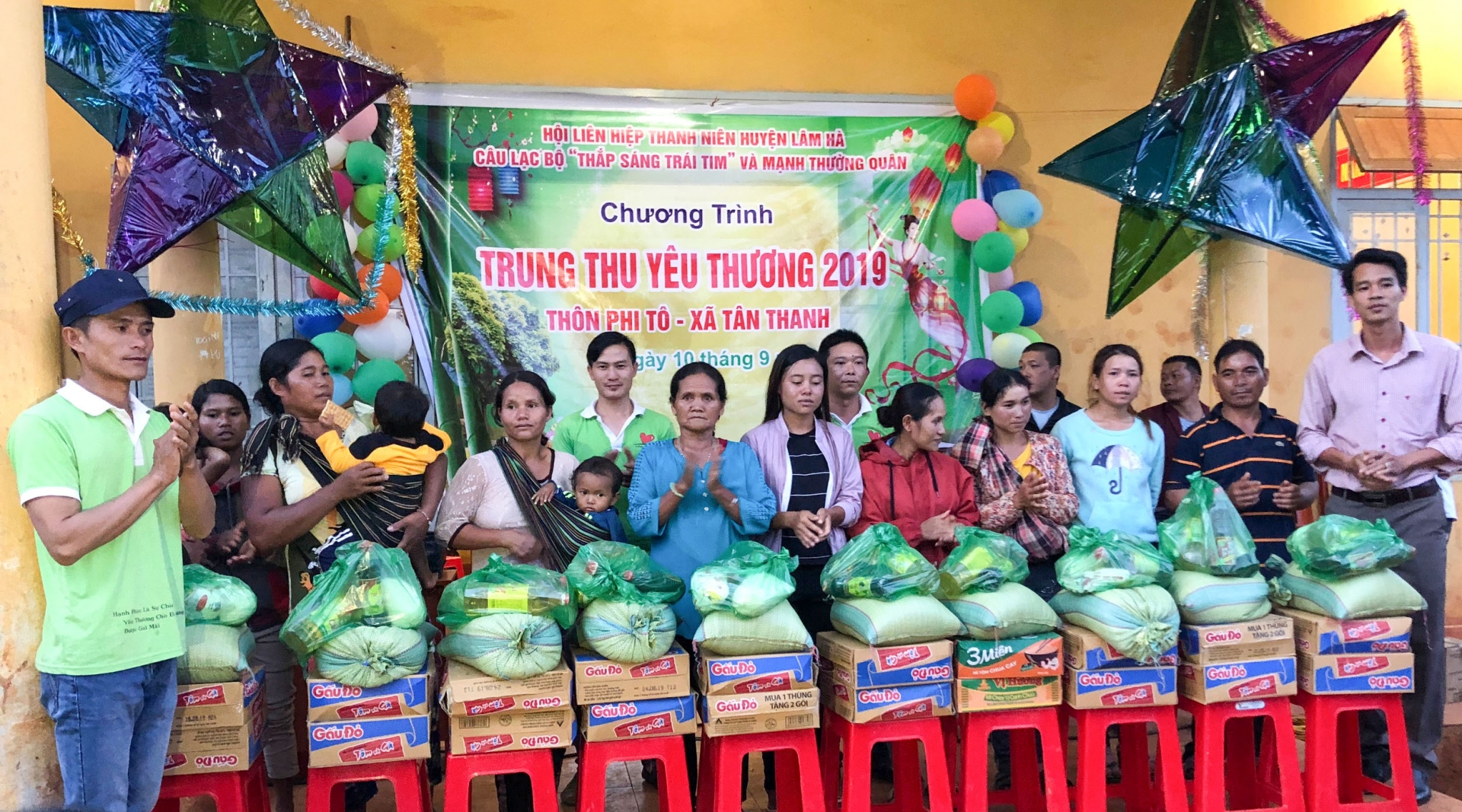 Hạnh phúc sẻ chia với &quot;Trung thu yêu thương 2019&quot; của thanh niên huyện Lâm Hà