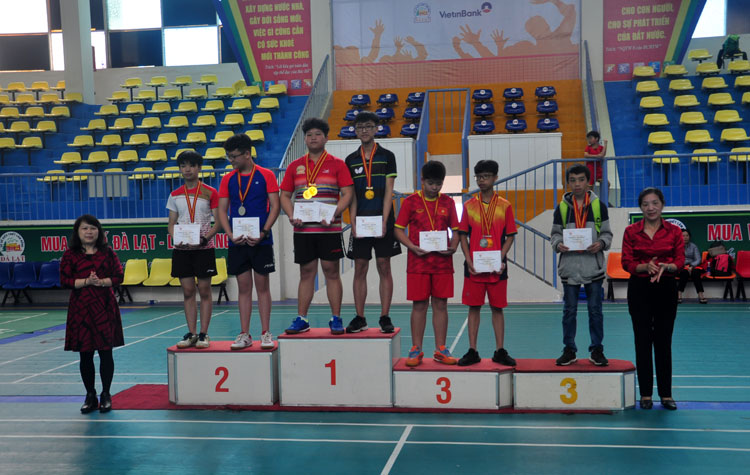 Trao 18 bộ huy chương tại giải Bóng bàn trẻ thiếu niên nhi đồng tỉnh Lâm Đồng - 2019