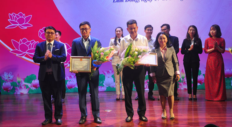 Giải nhì thuộc về 2 đội Sở Tài chính và huyện Cát Tiên 