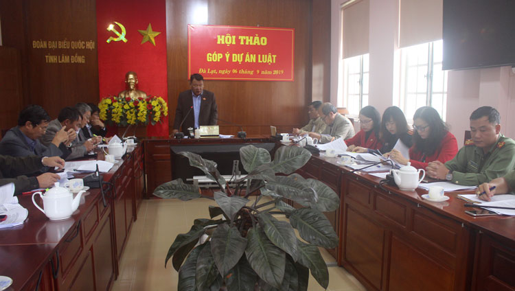 Đoàn Đại biểu Quốc hội tỉnh Lâm Đồng lấy ý kiến góp ý Dự thảo luật. 