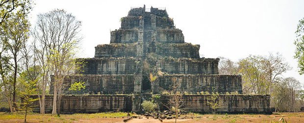 Biểu tượng của đế chế Khmer là kinh đô Angkor tráng lệ