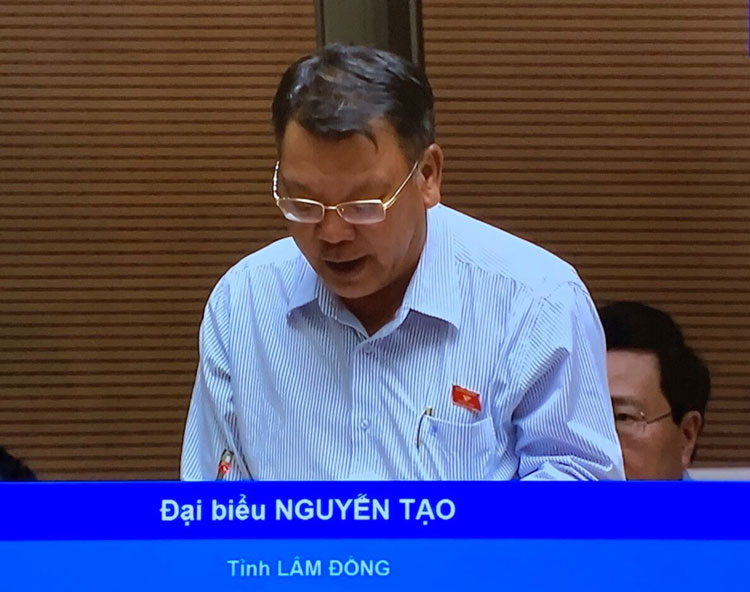 Phó Trưởng Đoàn ĐBQH Lâm Đồng phát biểu tại kỳ họp thứ 8.